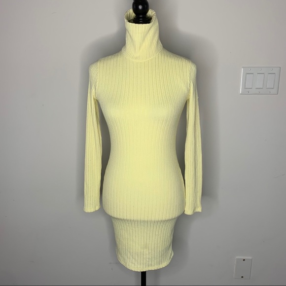 Yellow dress - Picture 1 of 2